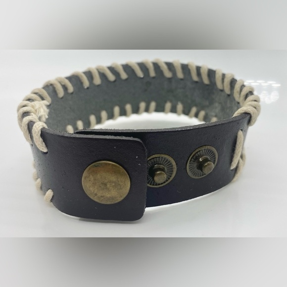 Mexican Artisan Handmade Brown Leather Cuff Braclet - Picture 2 of 3